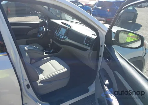 2018 Toyota Highlander Le Plus из США, поврежденный, VIN 5TDZZRFH1JS256189